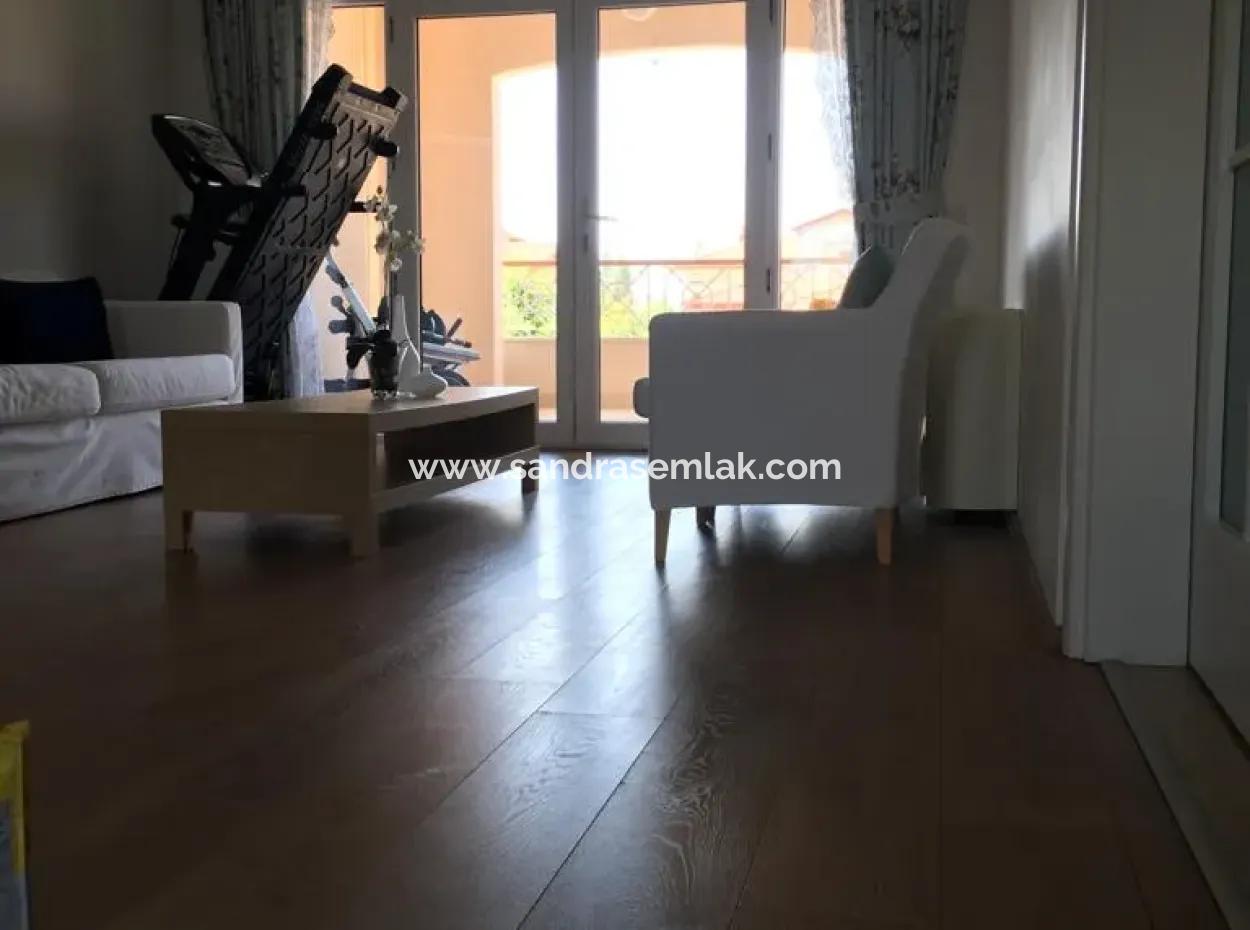 Villa Zu Vermieten Mit 4 1 Duplex Jacuzzi Im Garten Des Gouverneurs Von Ortaca