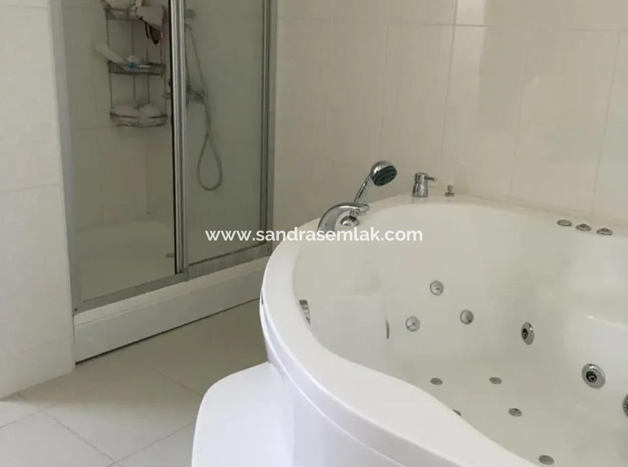 Villa Zu Vermieten Mit 4 1 Duplex Jacuzzi Im Garten Des Gouverneurs Von Ortaca