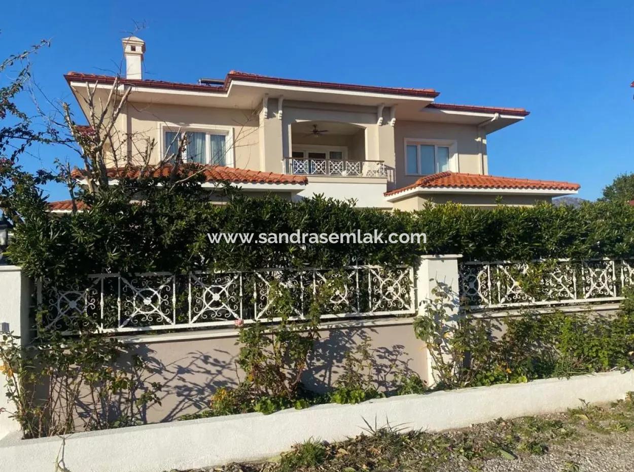 Villa Zu Vermieten Mit 4 1 Duplex Jacuzzi Im Garten Des Gouverneurs Von Ortaca