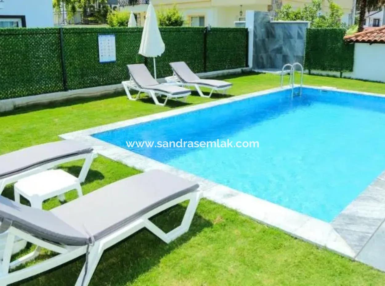 Muğla Dalyanda Kiralık 4+1 Jakuzili Tripleks Villa
