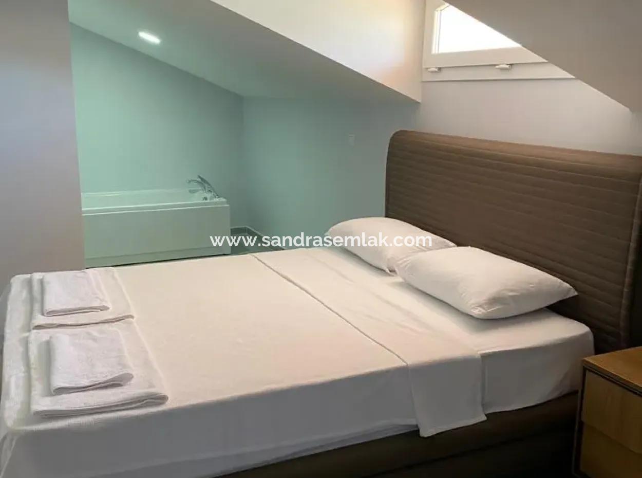 Muğla Dalyanda Kiralık 4+1 Jakuzili Tripleks Villa