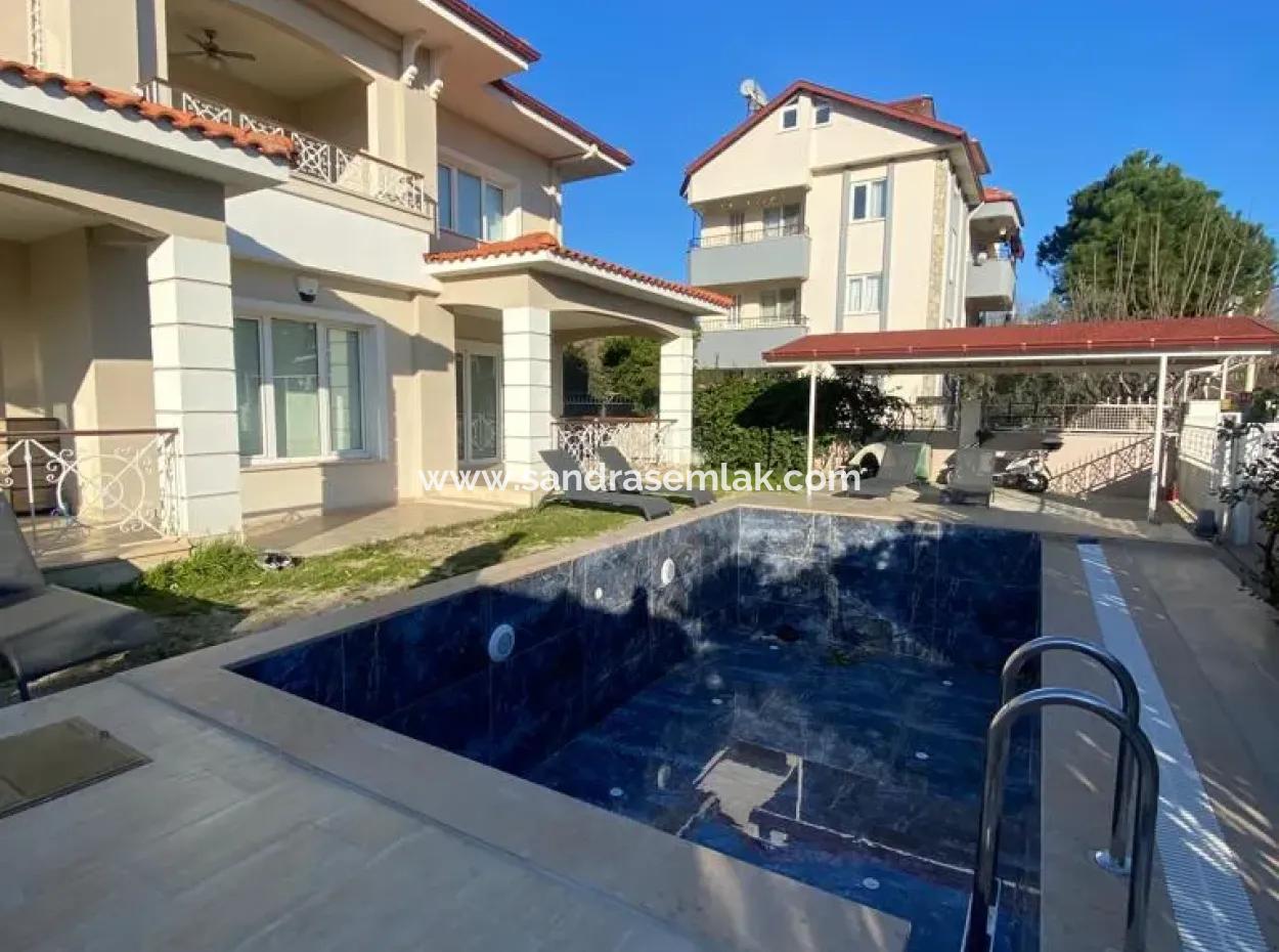 Ortaca Vali Bahçesinde 4+1 Dubleks Jakuzili Kiralık Villa