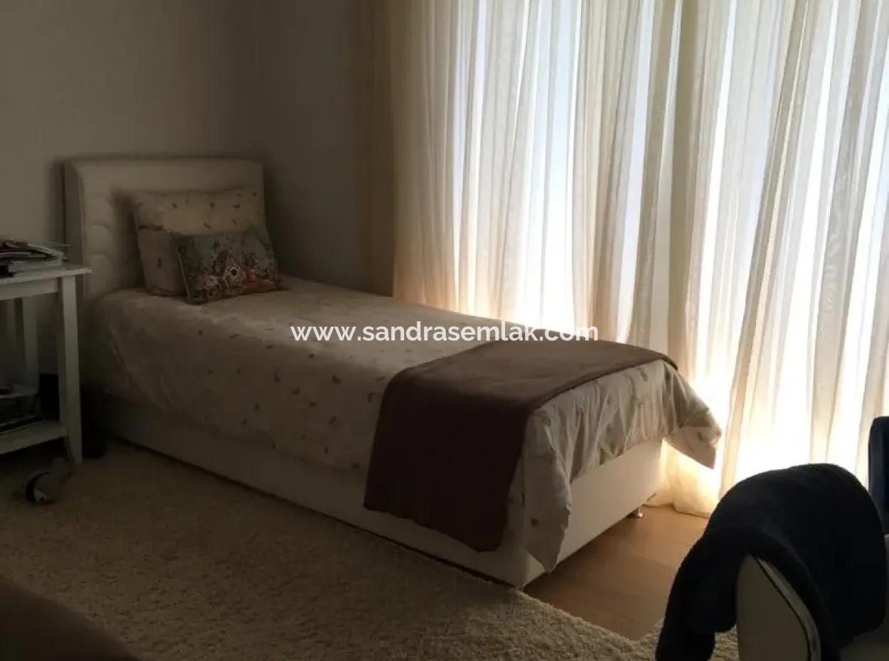 Ortaca Vali Bahçesinde 4+1 Dubleks Jakuzili Kiralık Villa