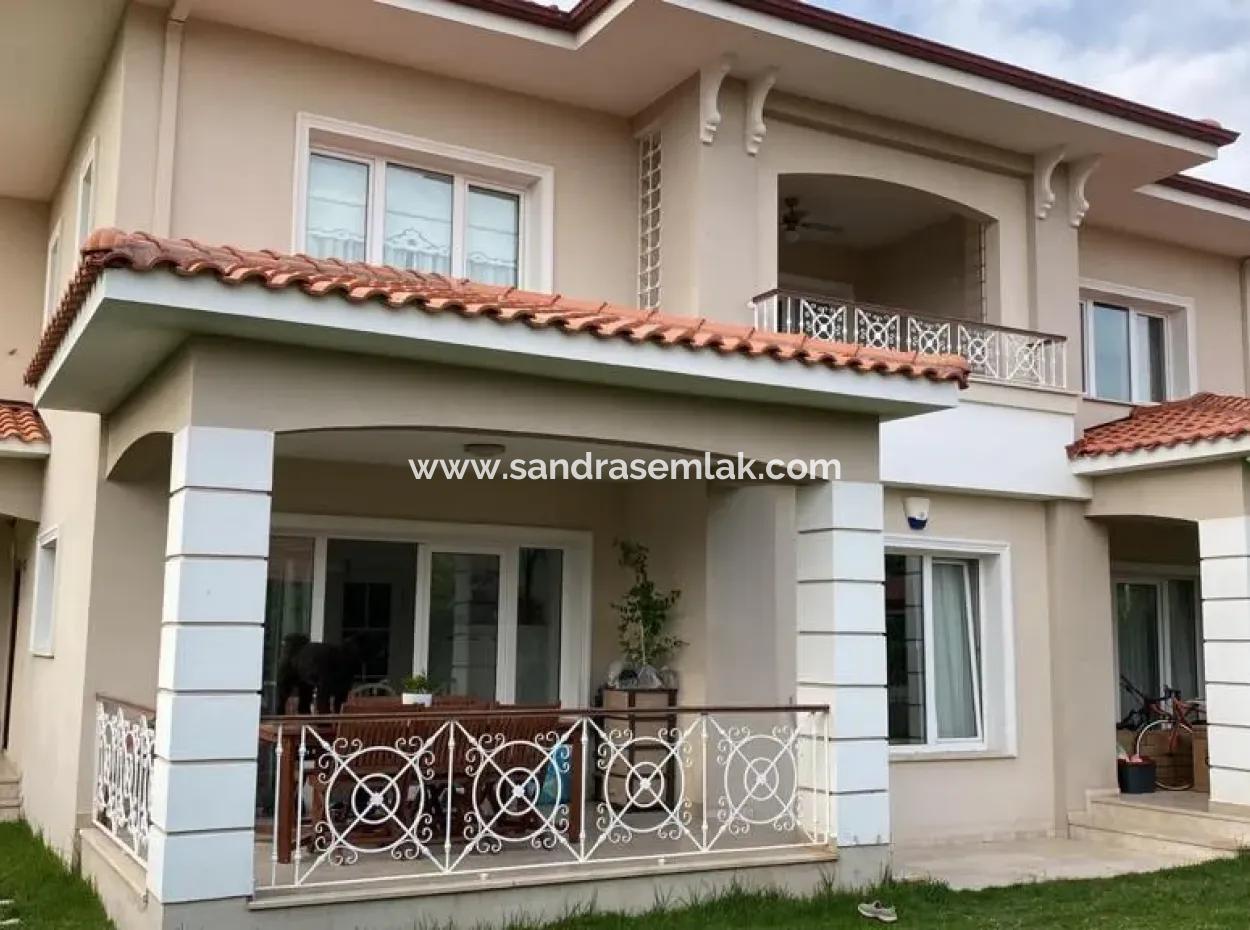 Ortaca Vali Bahçesinde 4+1 Dubleks Jakuzili Kiralık Villa