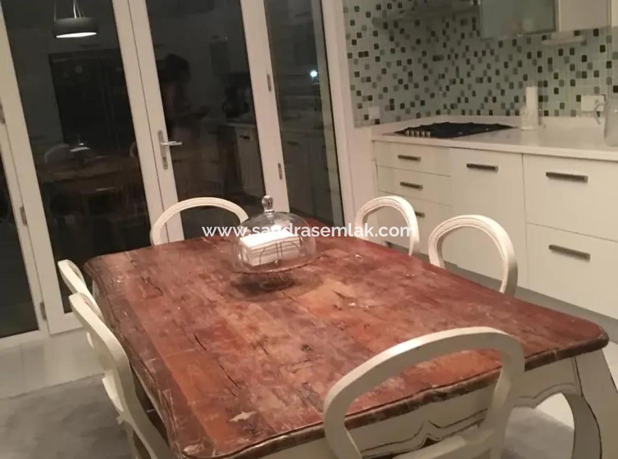 Ortaca Vali Bahçesinde 4+1 Dubleks Jakuzili Kiralık Villa